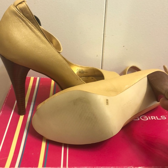 BCBG Heels - Picture 5 of 5